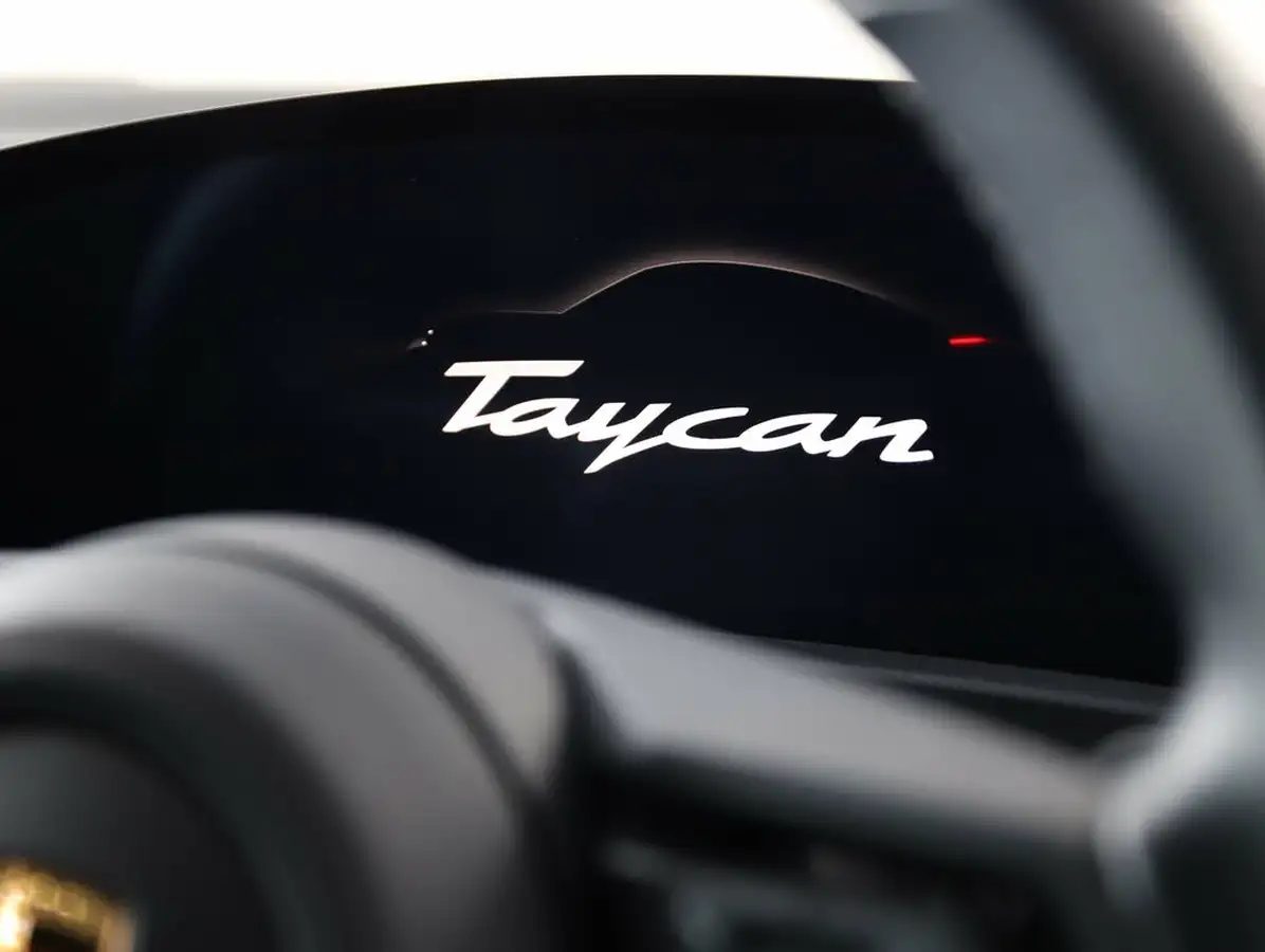 2021-porsche-taycan-e-4s-571ps-performance-battery-plus-big-30
