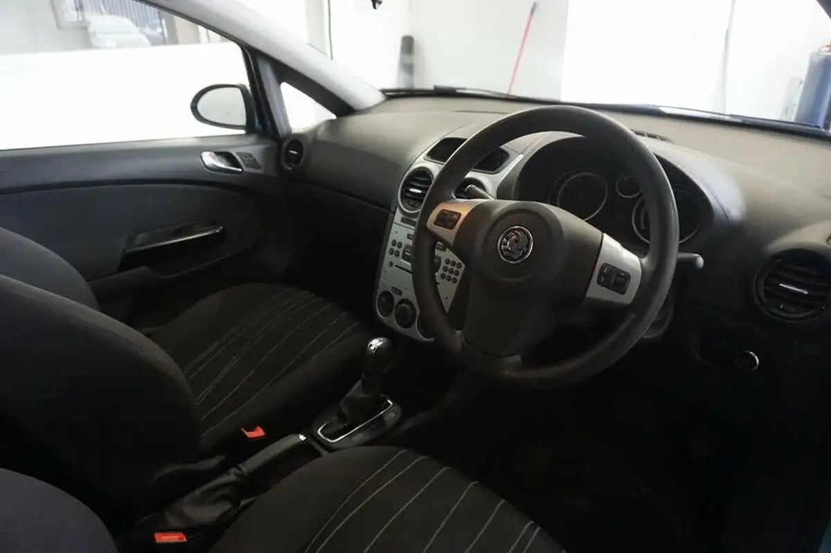 2010-vauxhall-corsa-14-exclusiv-100ps-5d-auto-big-15