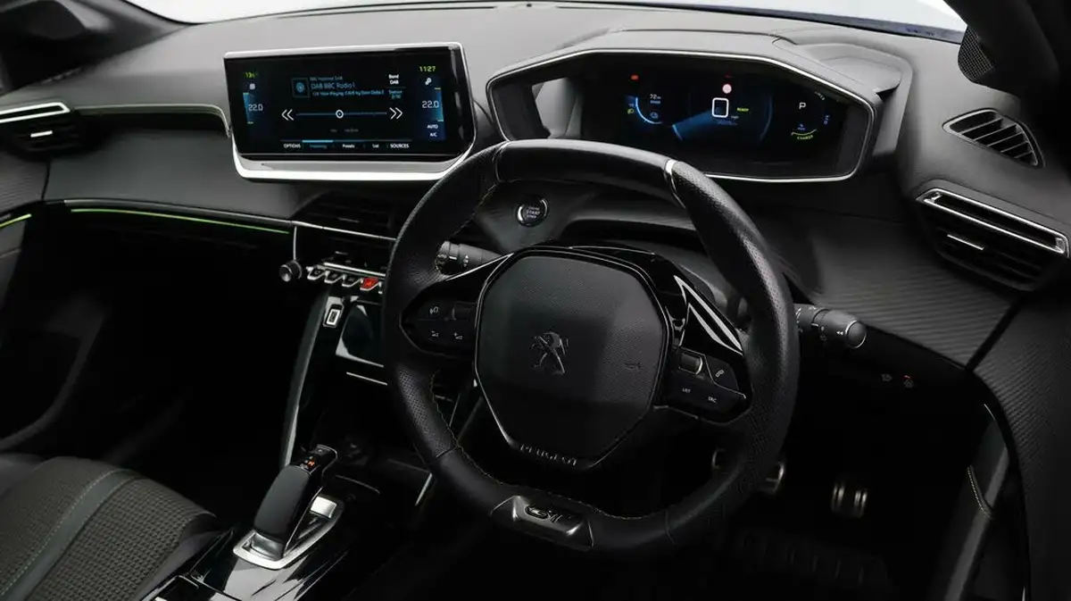 2021-peugeot-208-e-gt-50kwh-big-8