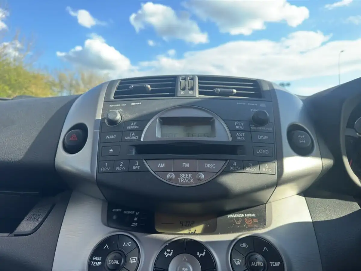 2009-toyota-rav4-22td-xt-r-22-d-4d-134bhp-big-28