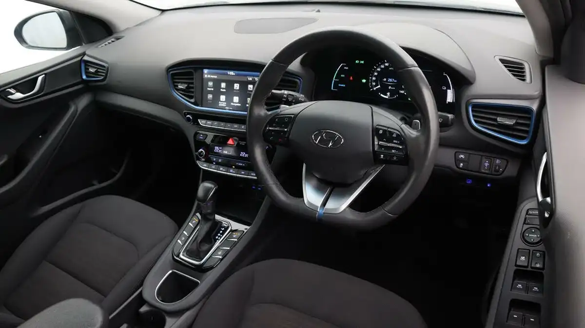 2019-hyundai-ioniq-16-gdi-premium-hybrid-big-9