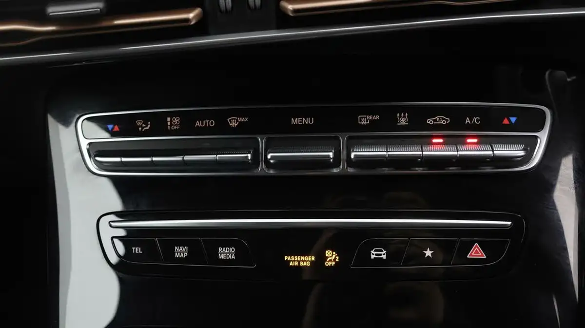 2022-mercedes-benz-eqc-e-eqc-400-amg-line-big-11