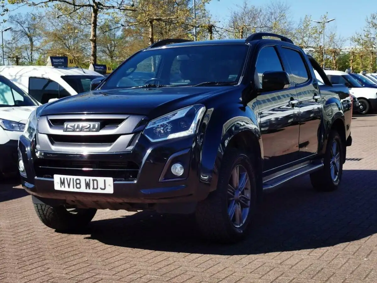 2018-isuzu-d-max-19td-blade-auto-big-2