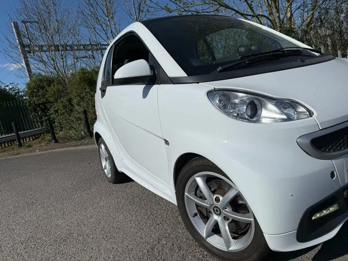 2013-smart-fortwo-10-edition-21-coupe-big-14