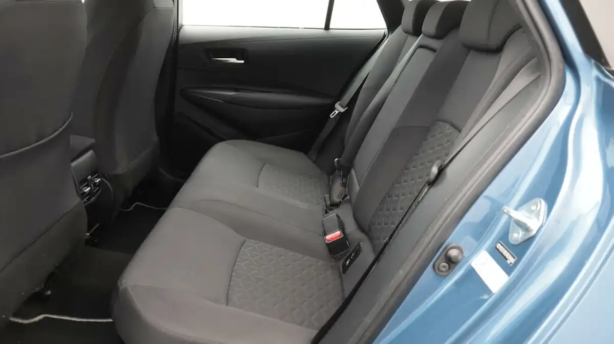 2022-toyota-corolla-18-vvt-i-icon-tech-spare-wheel-touring-sports-5d-big-16