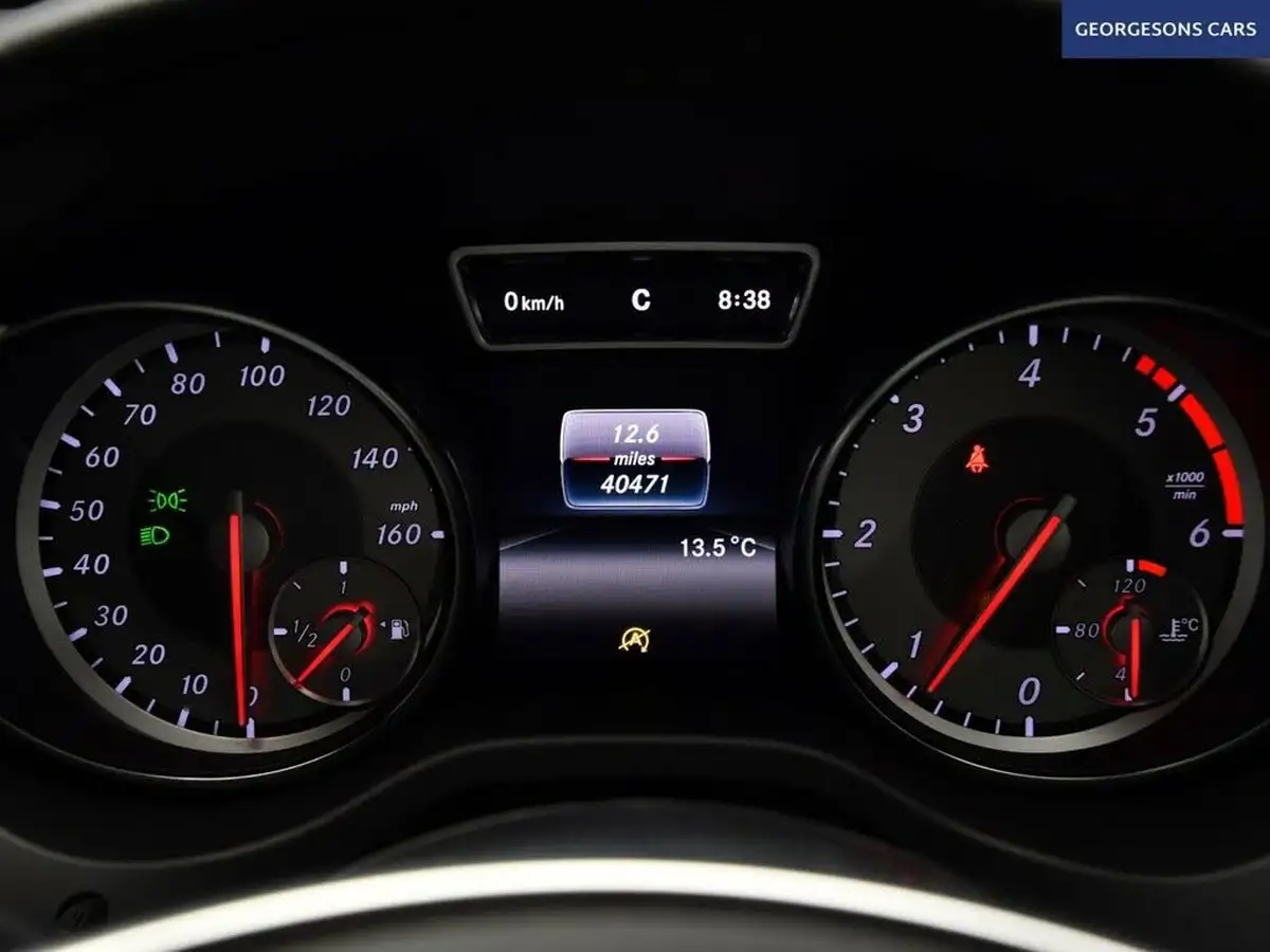2015-mercedes-benz-gla-class-21d-gla-200d-amg-line-ss-big-28