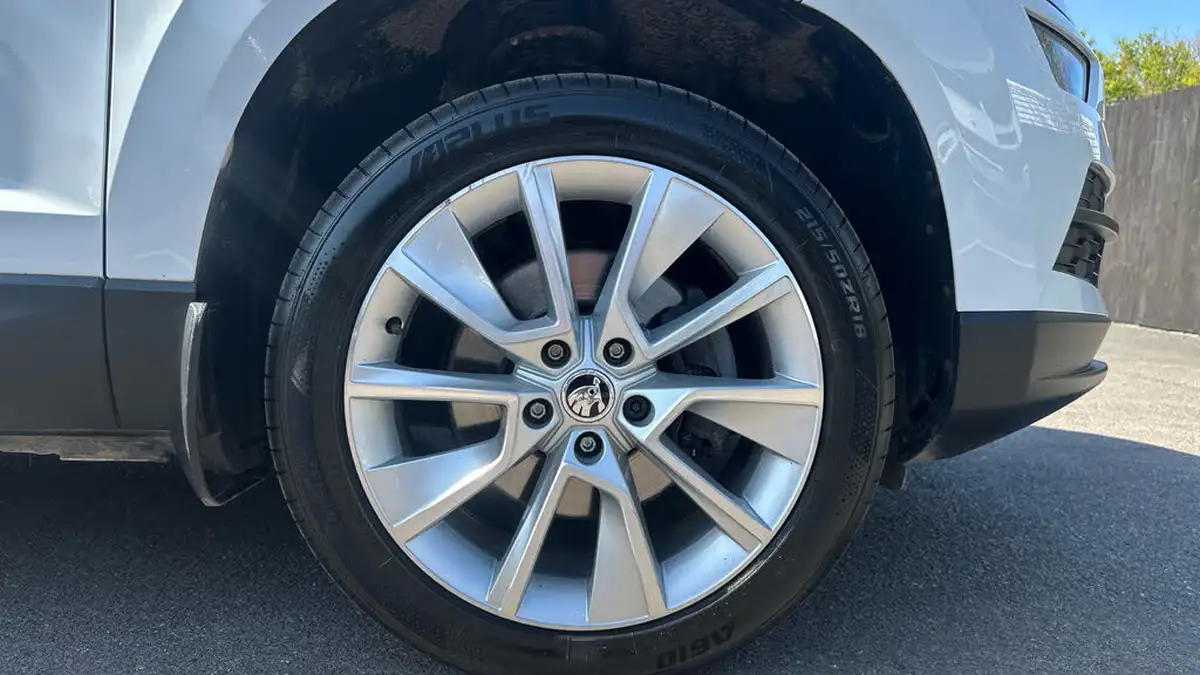 2018-skoda-karoq-15-tsi-se-l-ss-big-19
