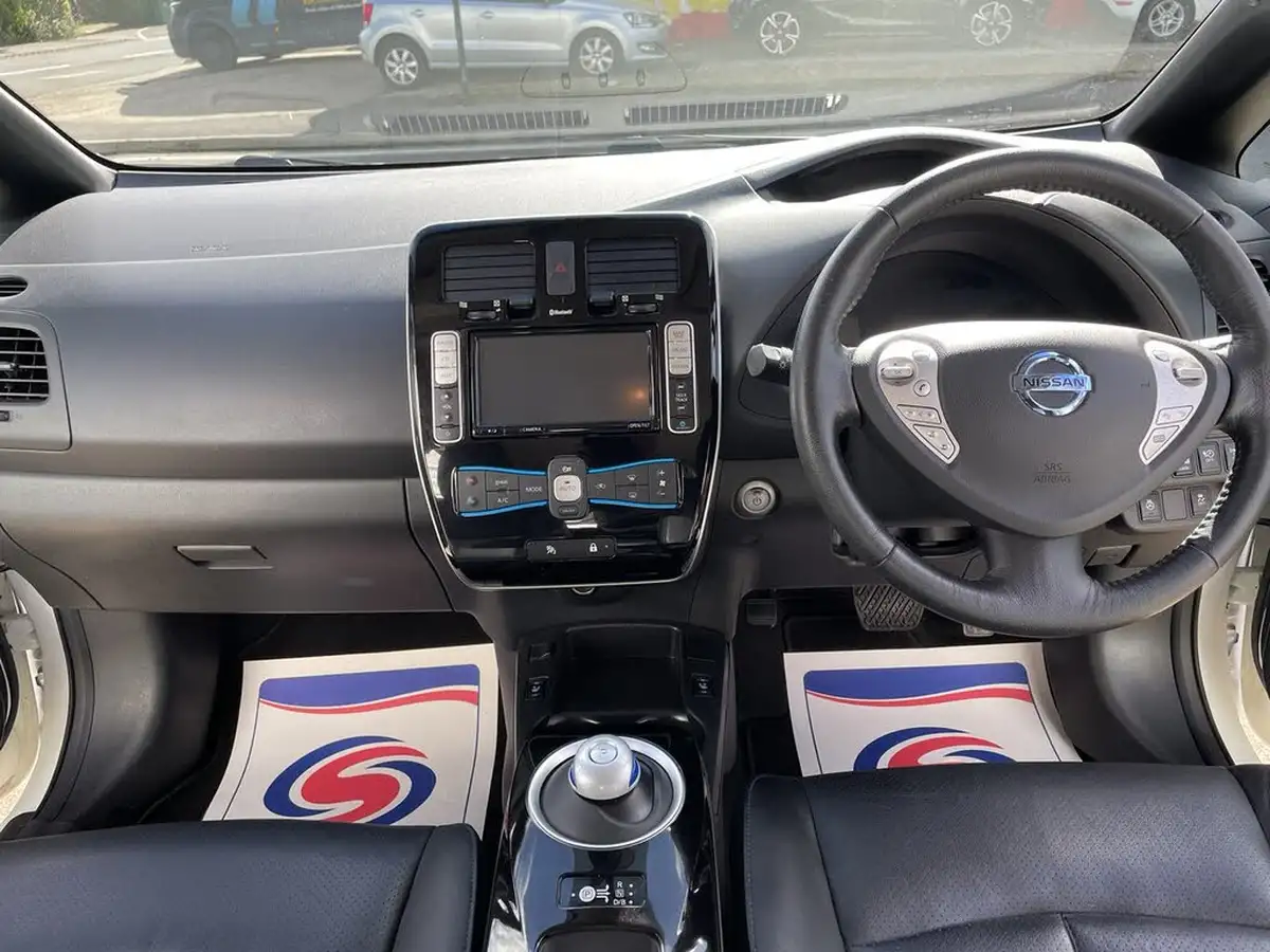 2016-nissan-leaf-e-tekna-30kwh-big-17