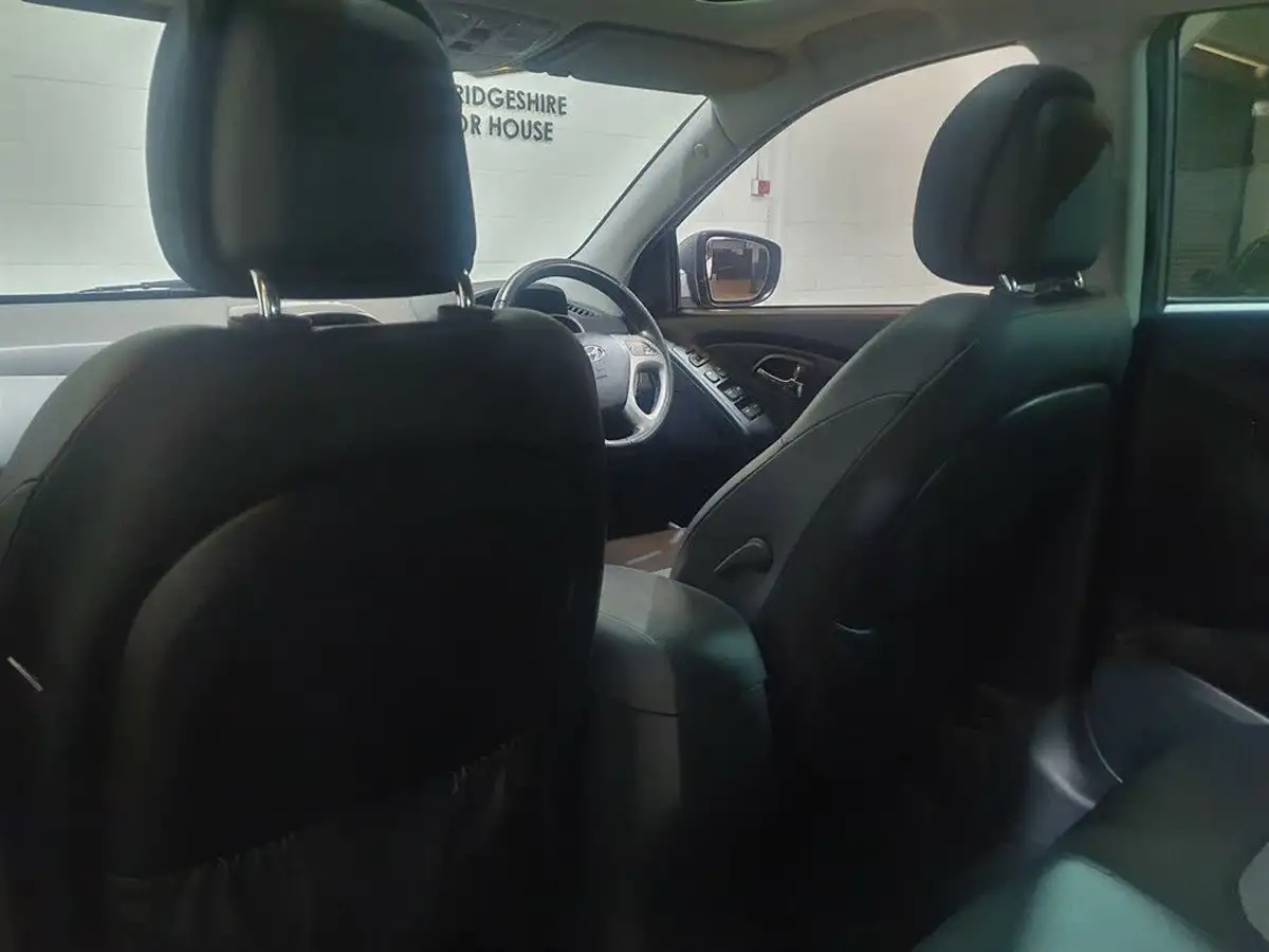 2012-hyundai-ix35-20td-premium-4wd-big-46