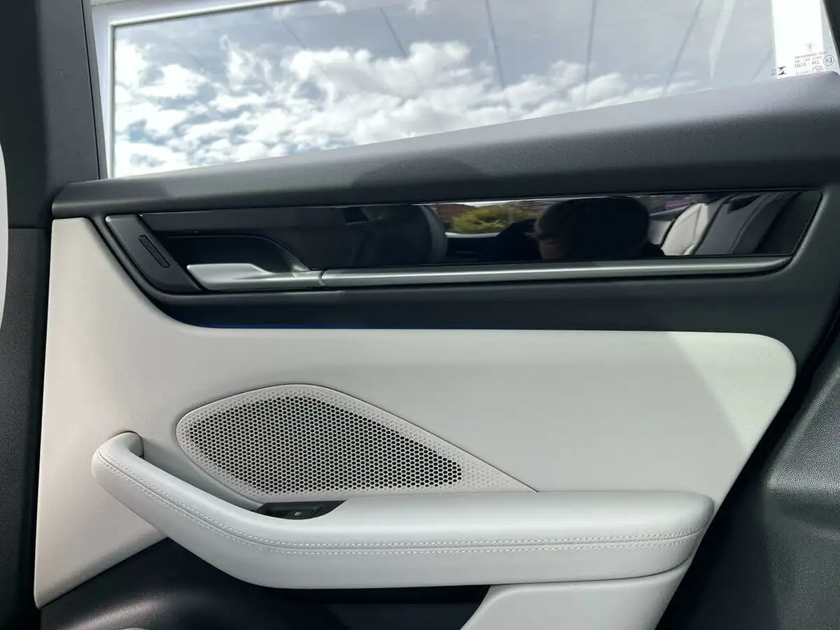 2024-porsche-macan-e-4-electric-big-71