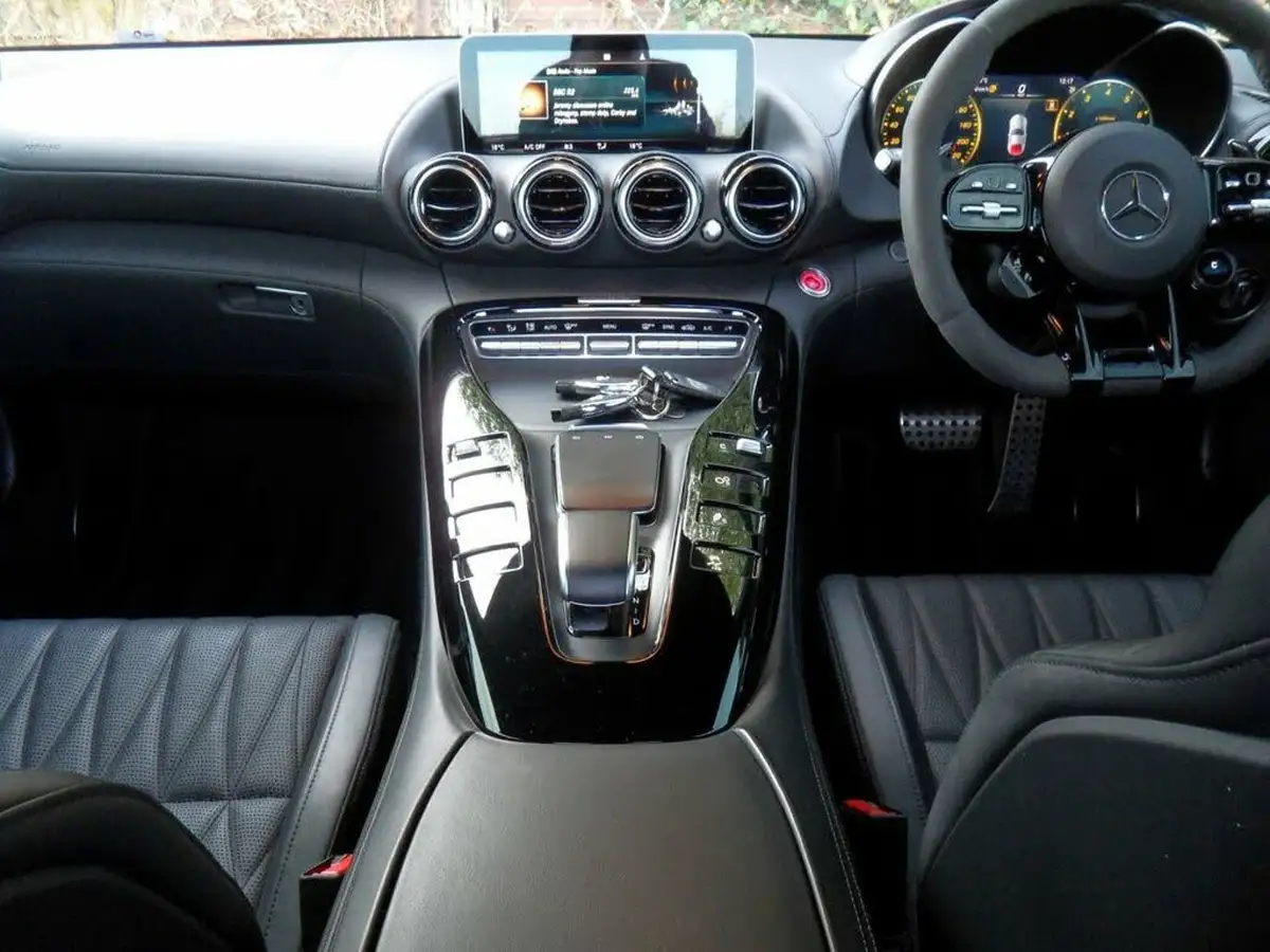 2021-mercedes-benz-amg-40-gt-night-edition-coupe-big-60