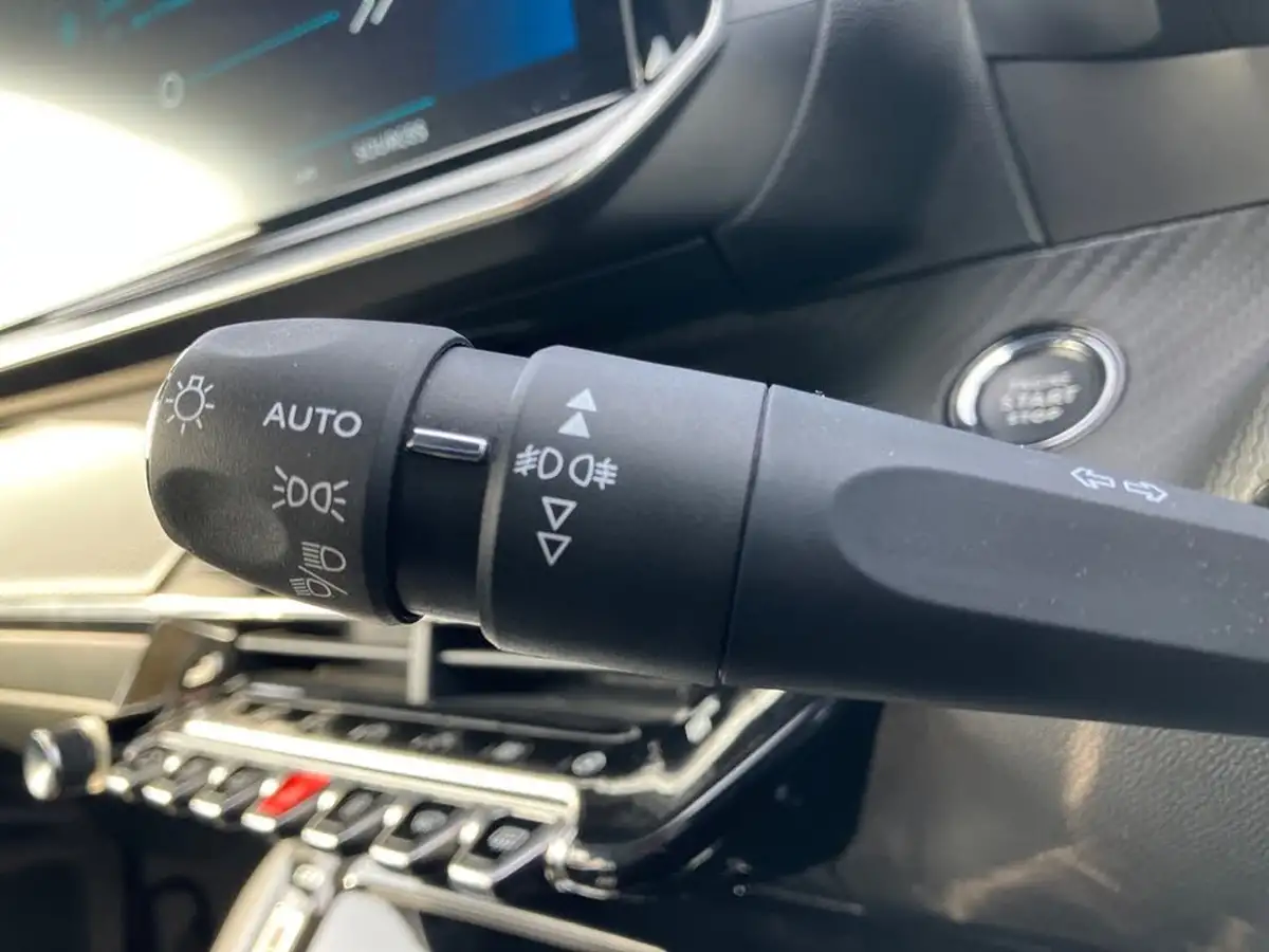 2021-peugeot-2008-suv-e-gt-big-27