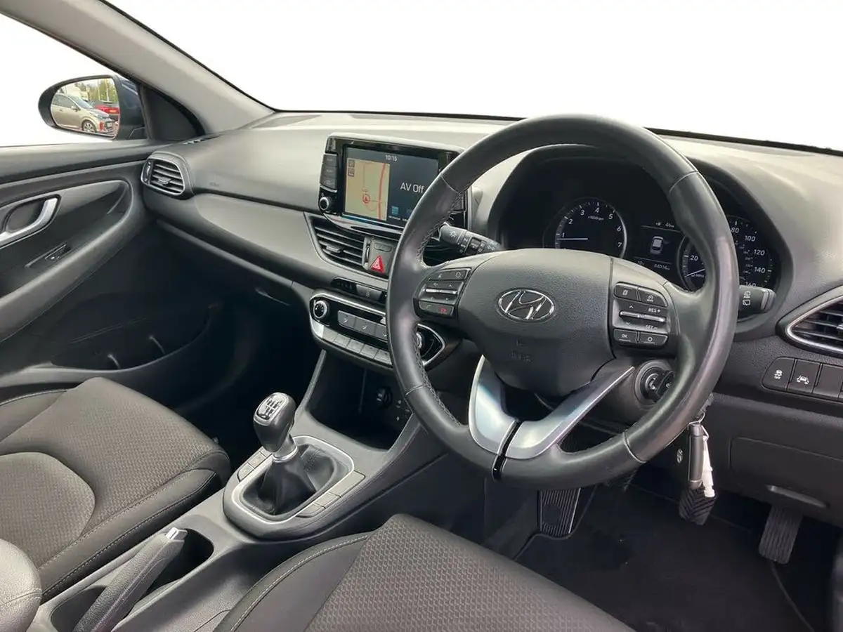 2017-hyundai-i30-14-t-gdi-se-nav-tourer-big-7