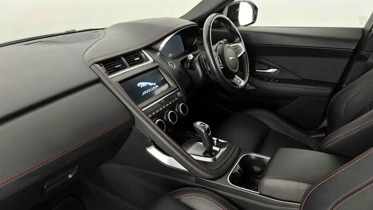 2020-jaguar-e-pace-20-i4d-chequered-flag-180ps-big-8