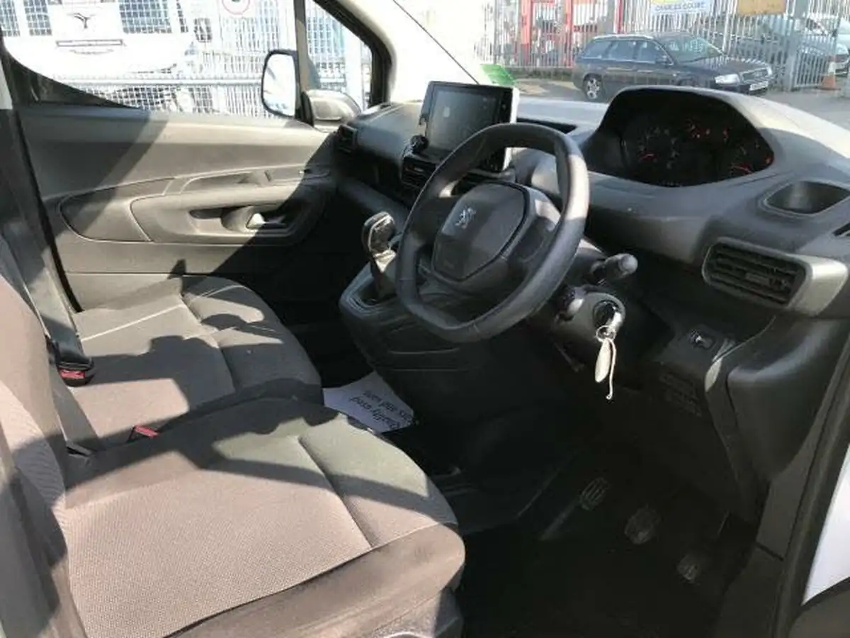 2020-peugeot-partner-15-bluehdi-950-professional-100ps-eu6dt-long-panel-big-15