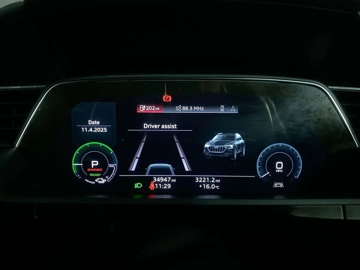 2022-audi-e-tron-55e-technik-station-wagon-big-27