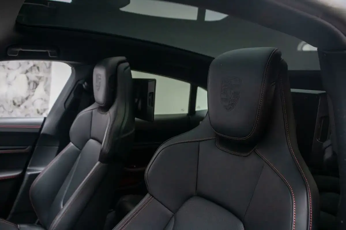 2022-porsche-taycan-e-4s-cross-turismo-big-15