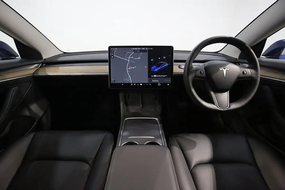 2021-tesla-model-3-e-long-range-4x4-big-1