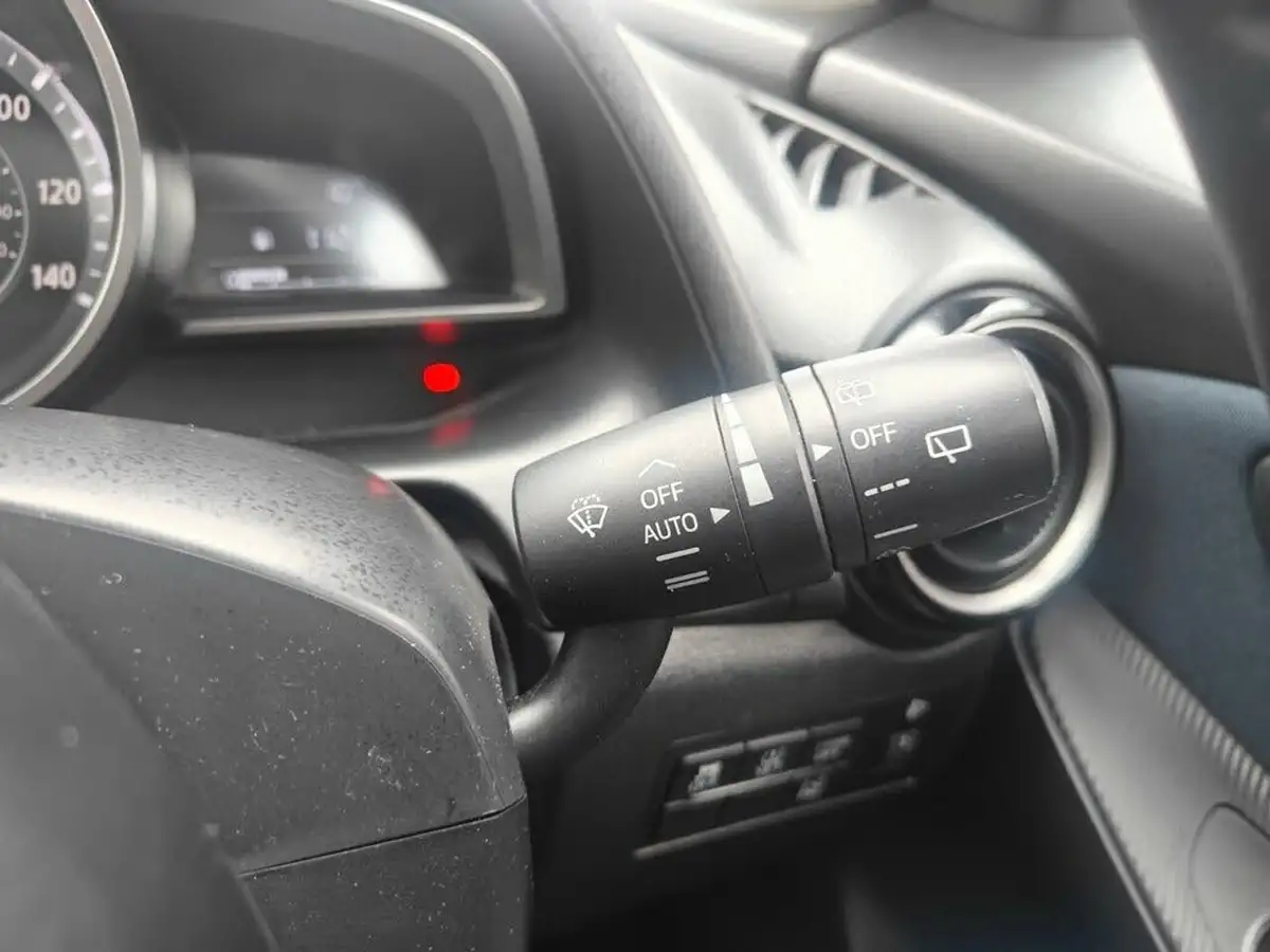 2015-mazda-mazda2-15-sport-black-big-60