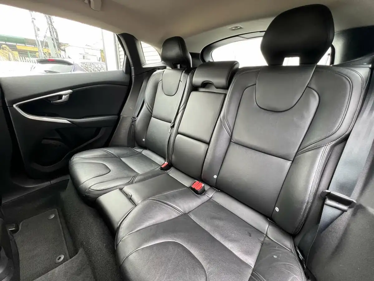 2016-volvo-v40-20td-d3-inscription-big-25