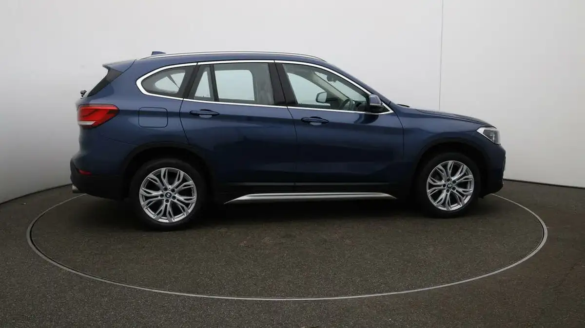 2022-bmw-x1-20td-sdrive18d-xline-sport-auto-big-43