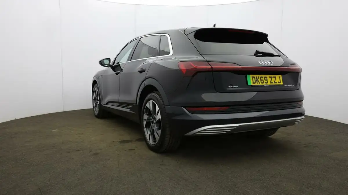 2019-audi-e-tron-55e-big-35