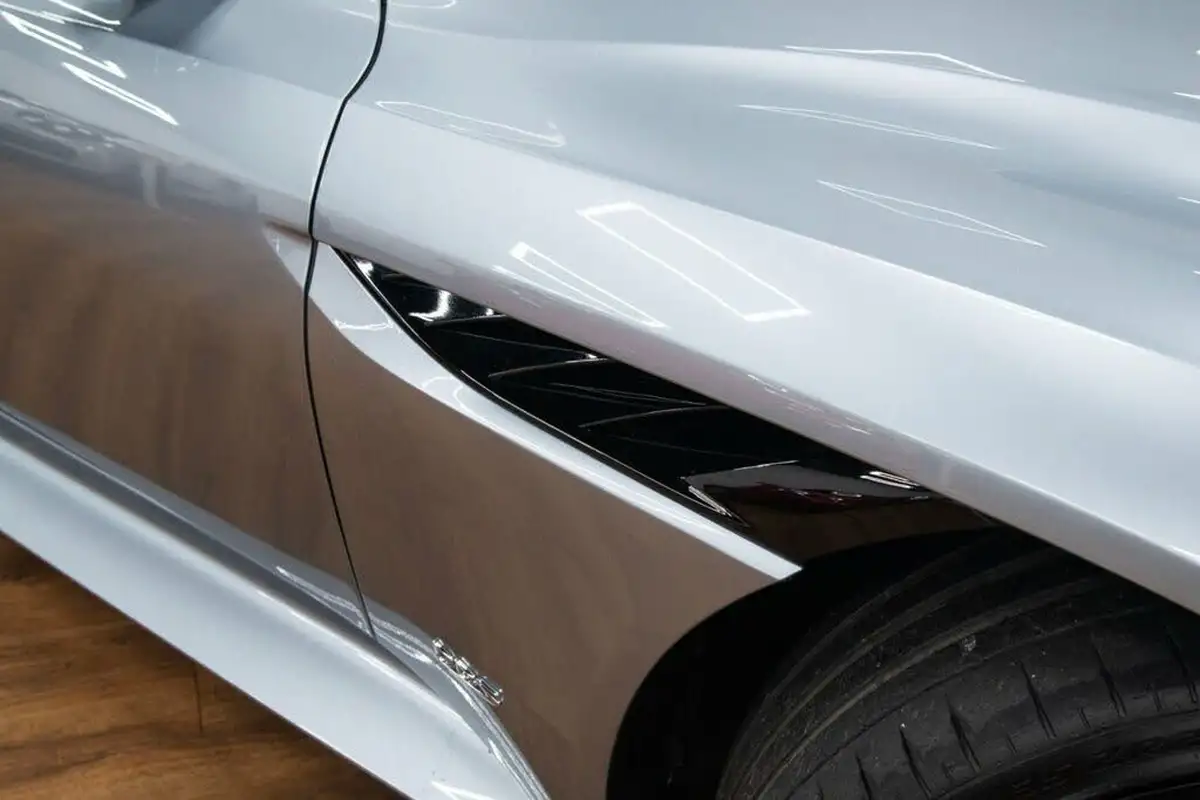 2019-aston-martin-dbs-52-v12-superleggera-big-12