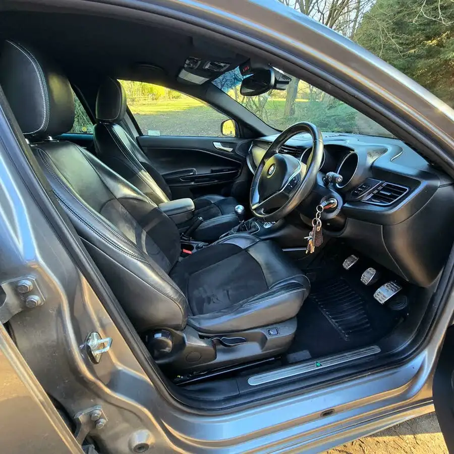 2014-alfa-romeo-giulietta-14-sportiva-nav-big-20