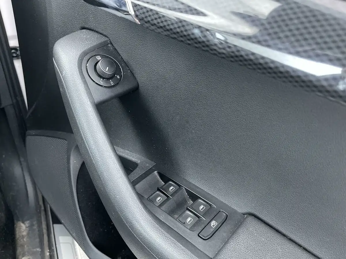 2015-skoda-octavia-20tdi-vrs-estate-dsg-big-45