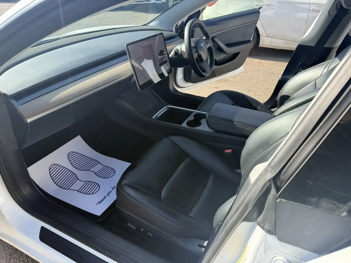 2020-tesla-model-3-e-long-range-big-13