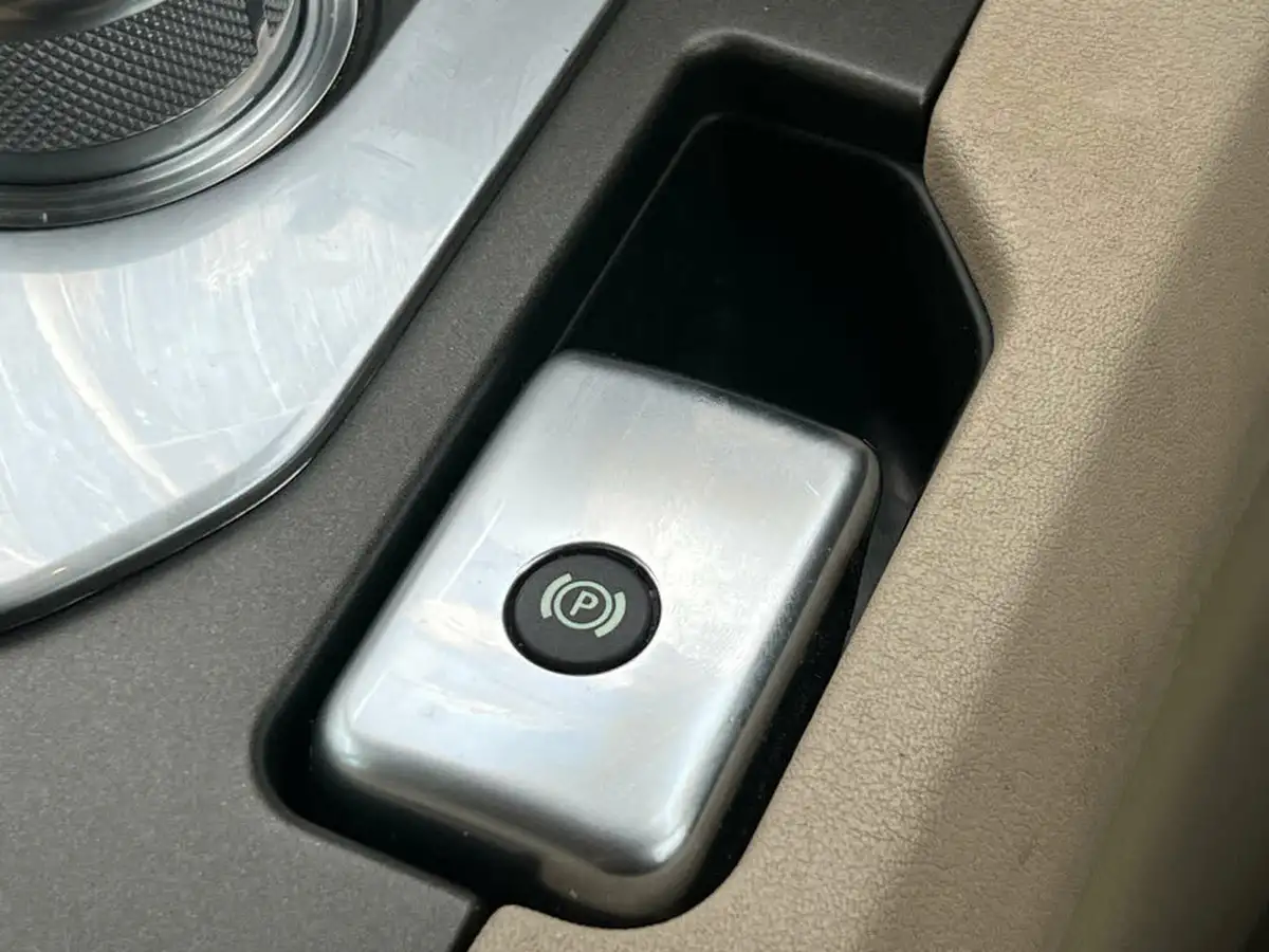2015-land-rover-discovery-4-30td-se-tech-big-34
