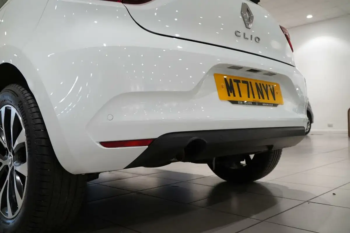 2021-renault-clio-10-tce-iconic-edition-big-3