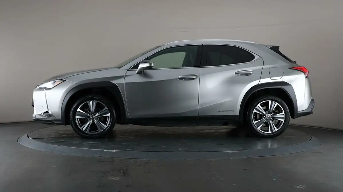 2021-lexus-ux-300e-e-ux-big-35