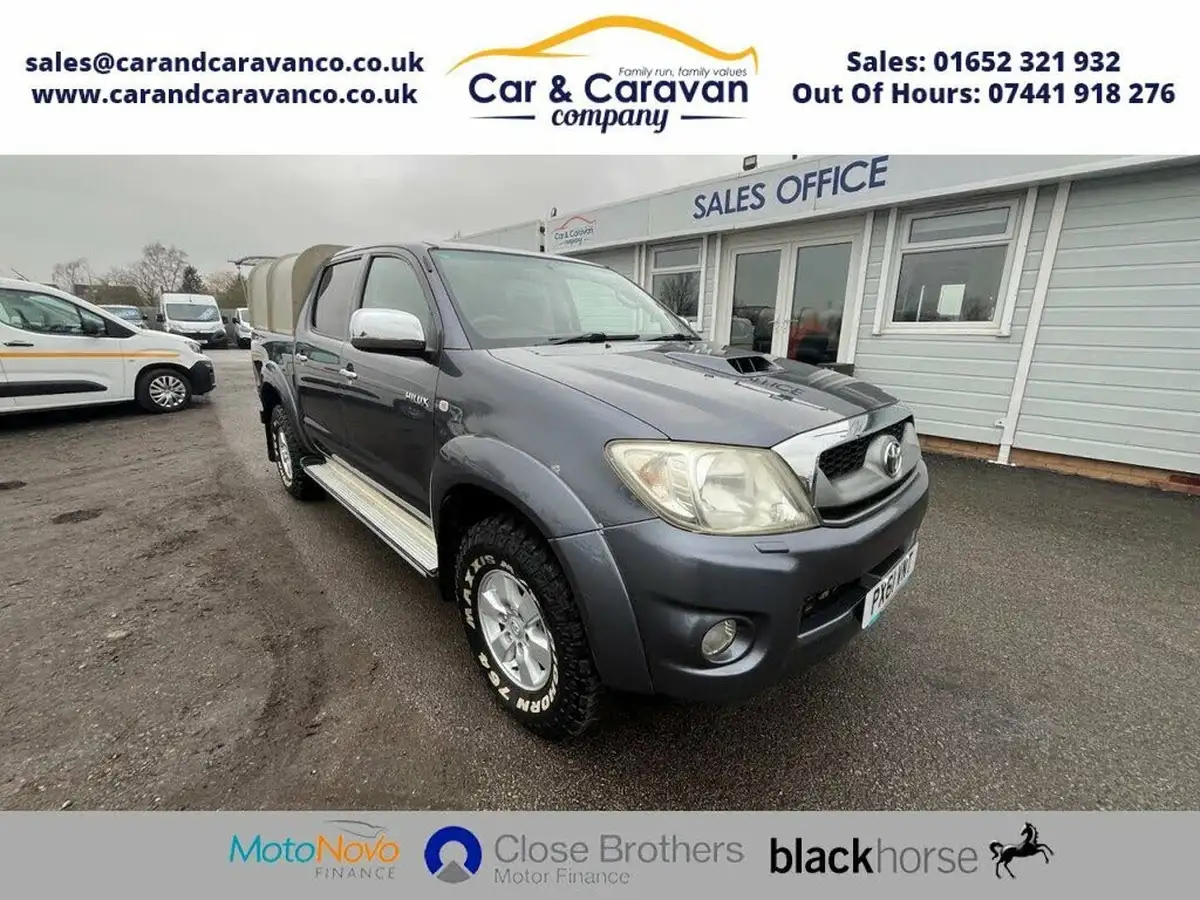 2011-toyota-hi-lux-25td-hl3-big-0