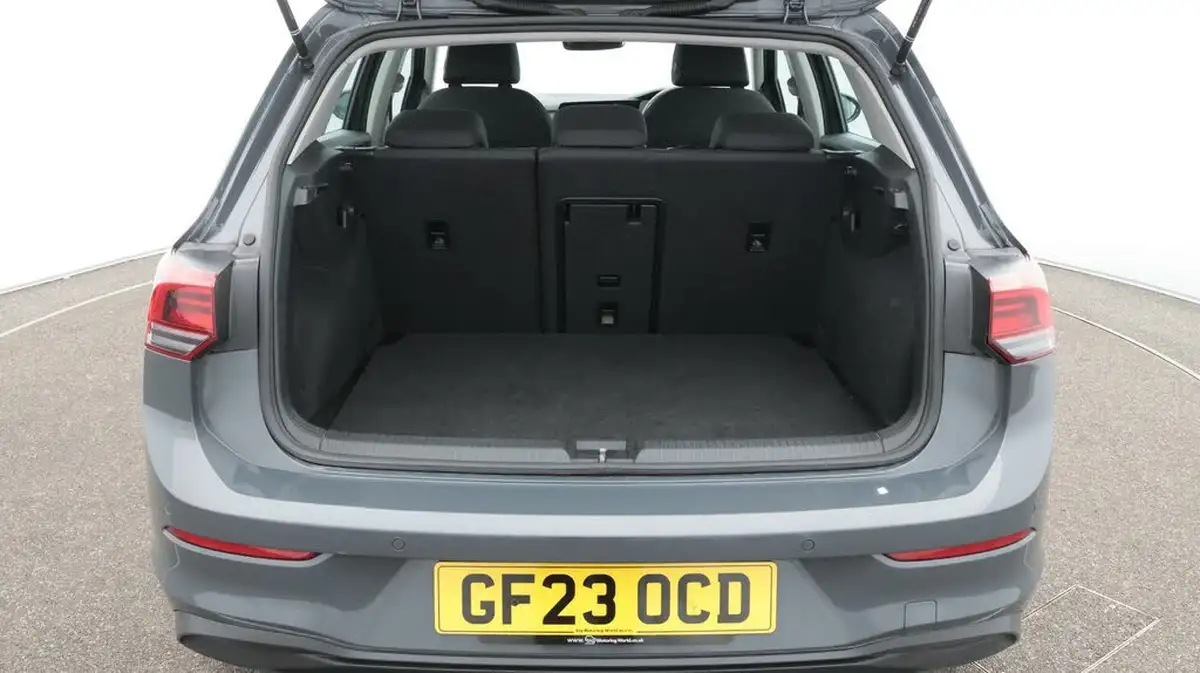 2023-volkswagen-golf-15-tsi-life-130ps-hatchback-big-17