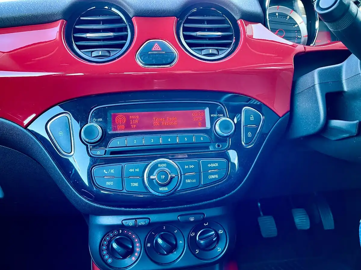 2015-vauxhall-adam-12-jam-big-13