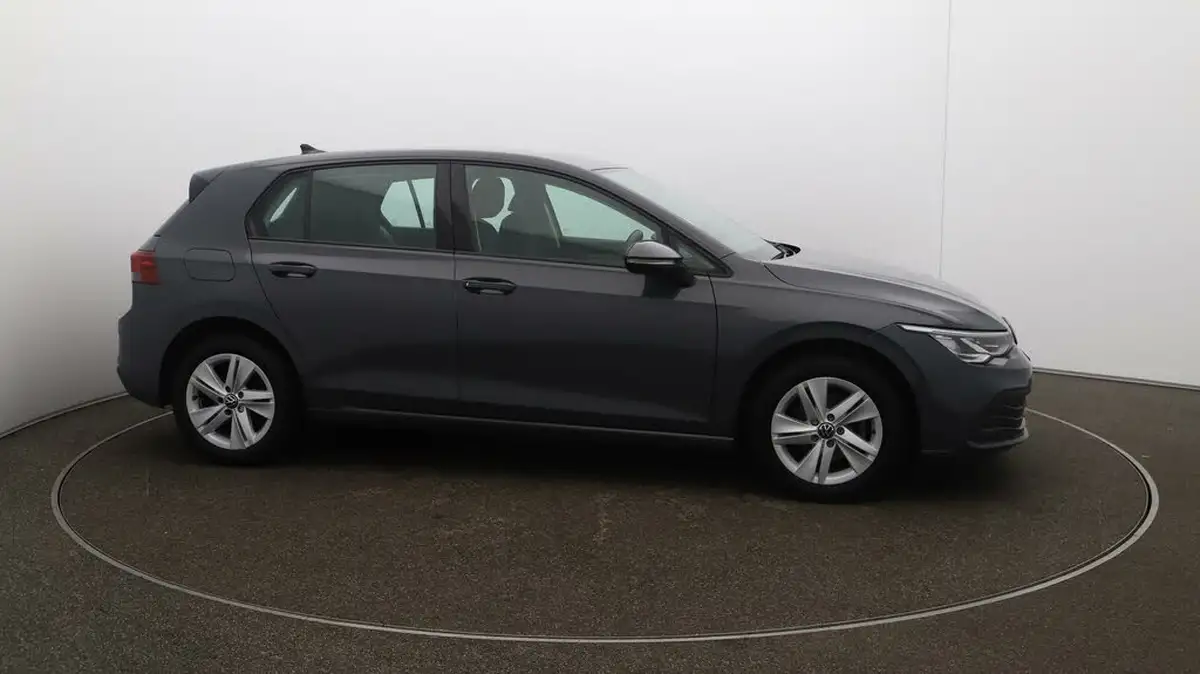 2023-volkswagen-golf-15-tsi-life-130ps-hatchback-big-39