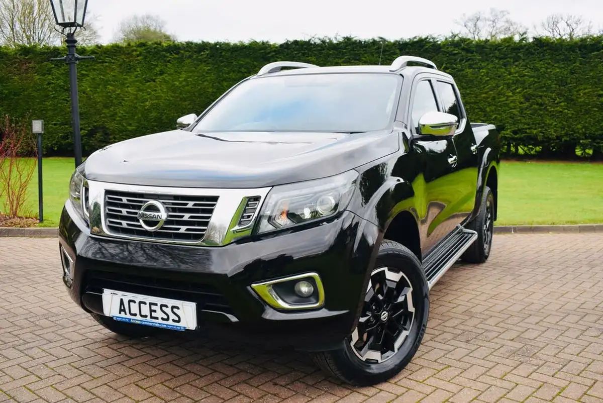 2020-nissan-navara-23dci-tt-tekna-8-navileather-auto-big-0