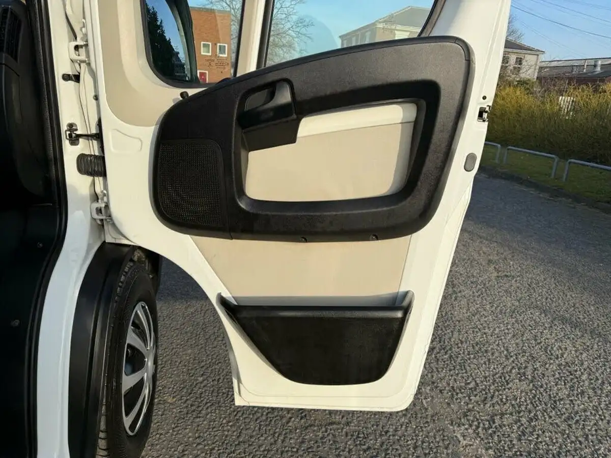 2018-peugeot-boxer-20-bluehdi-professional-435-l4h2-big-18