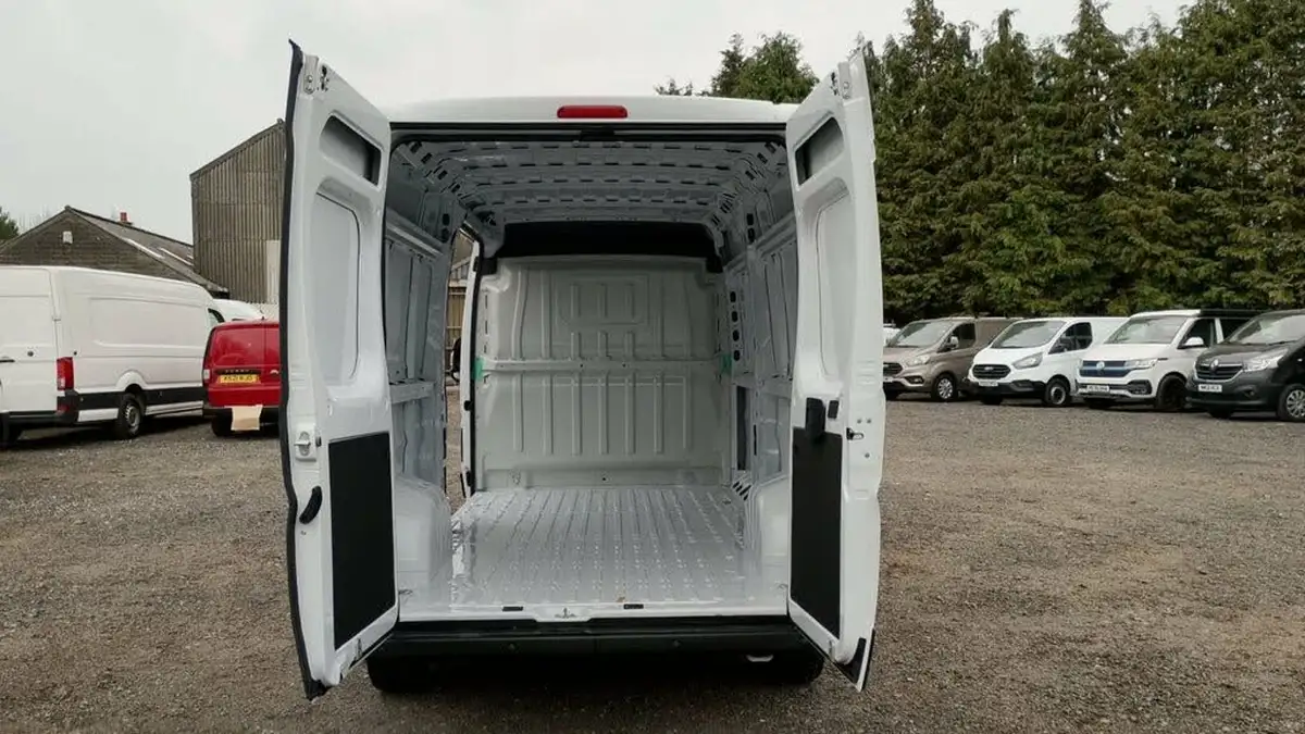 2023-citroen-relay-22bluehdi-35-l3h2-enterprise-edition-panel-big-4