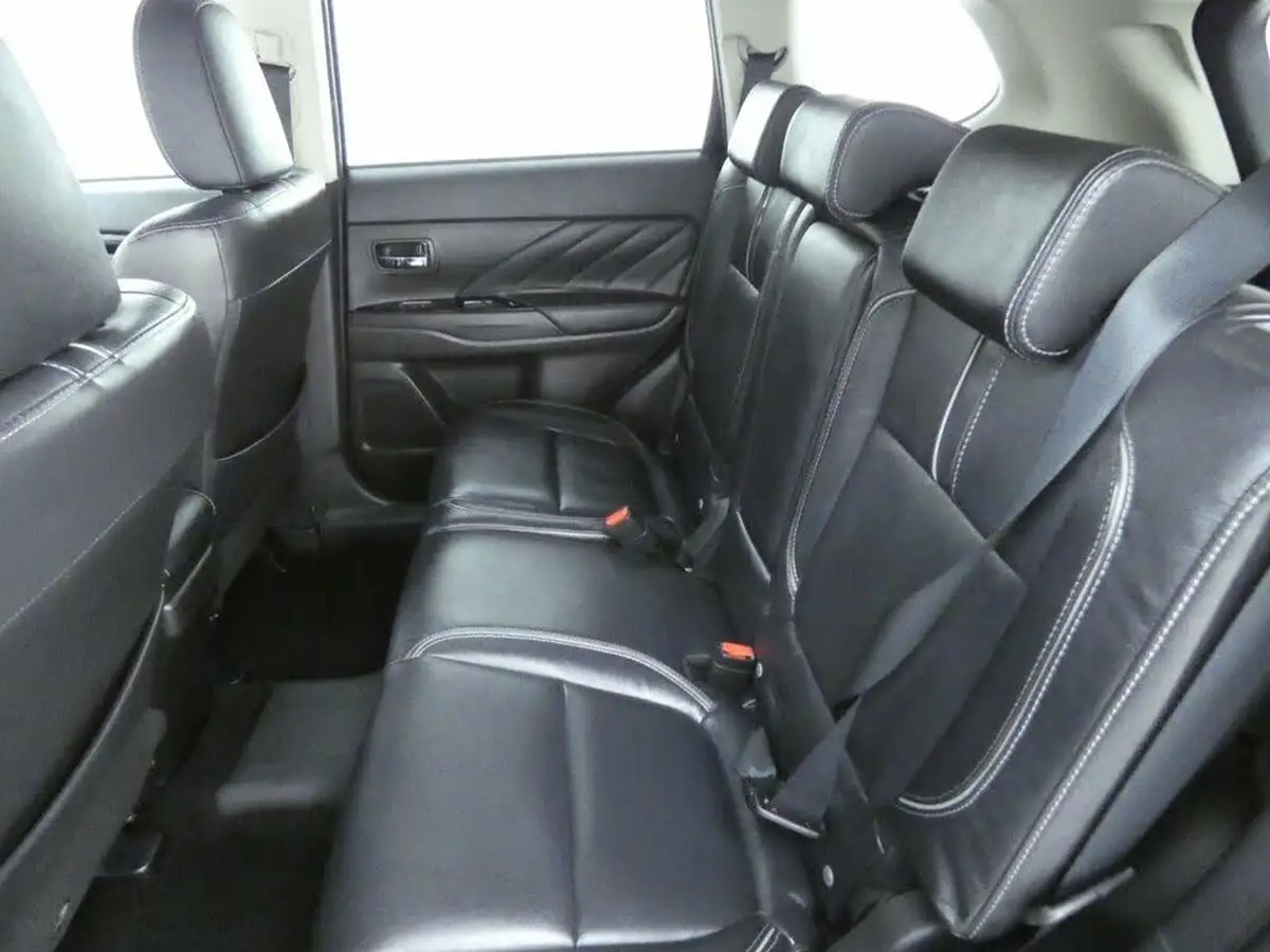 2018-mitsubishi-outlander-20-4h-phev-big-16