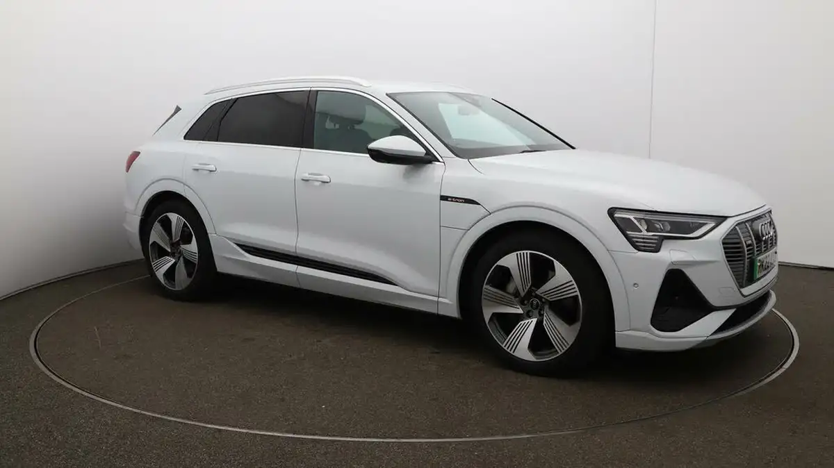 2022-audi-e-tron-50e-s-line-station-wagon-big-43
