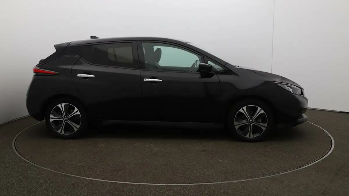 2021-nissan-leaf-e-tekna-big-41