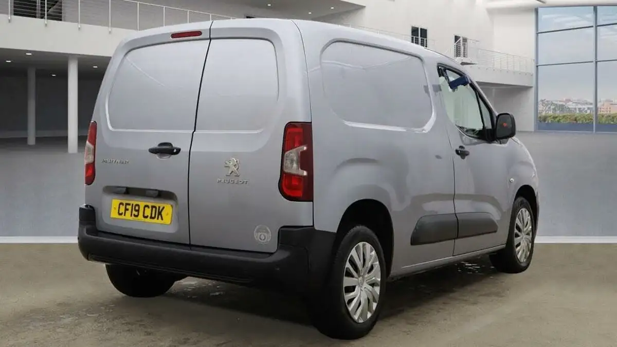 2019-peugeot-partner-16bluehdi-1000-professional-big-2