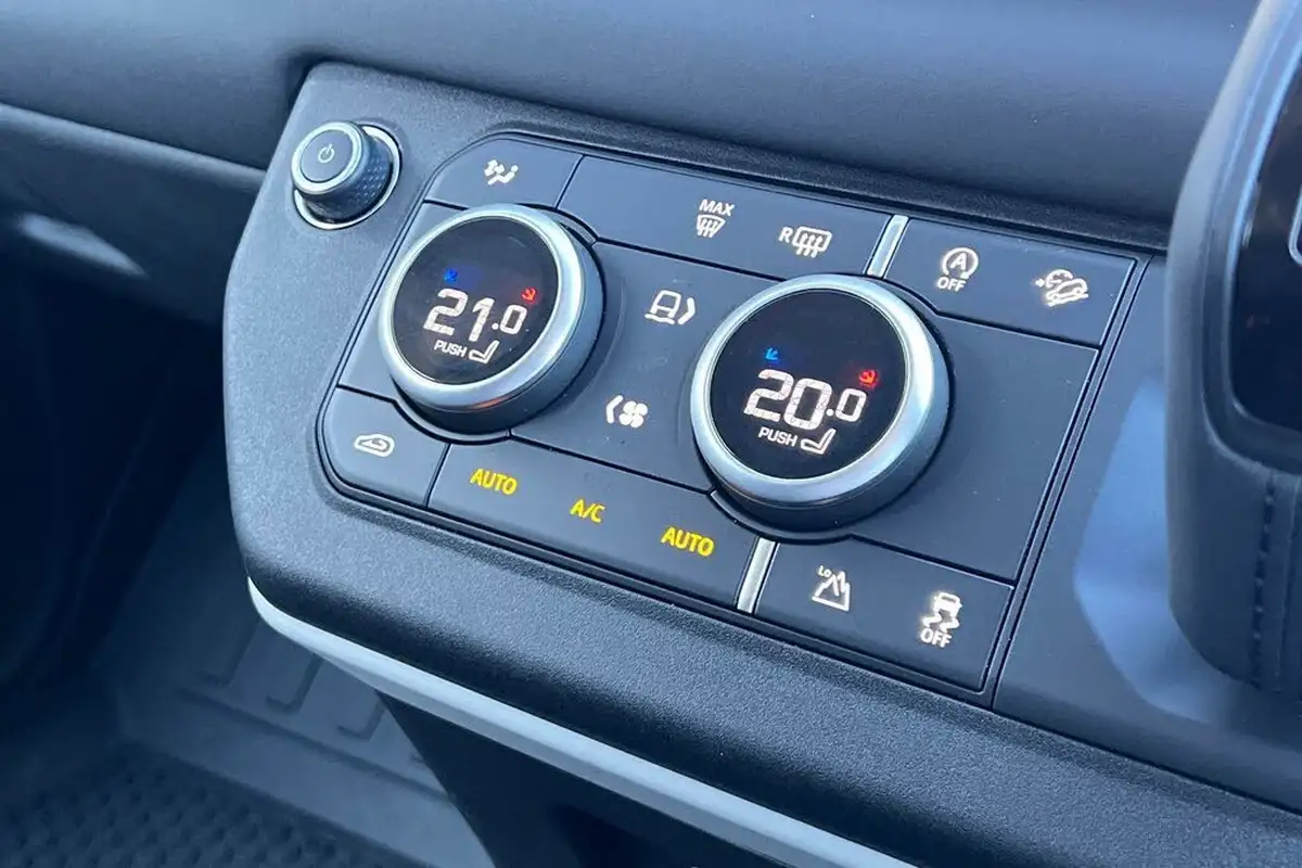 2024-land-rover-90-defender-30-d250-hard-top-standard-90-big-44