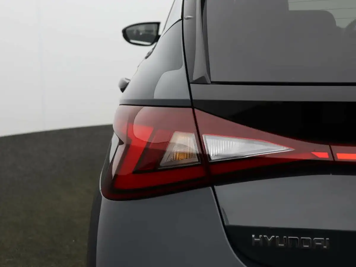 2022-hyundai-i20-10-t-gdi-premium-dct-big-37