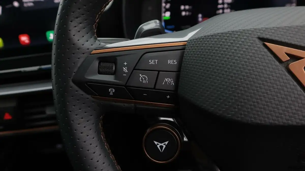 2023-cupra-formentor-14-e-hybrid-vz2-big-23