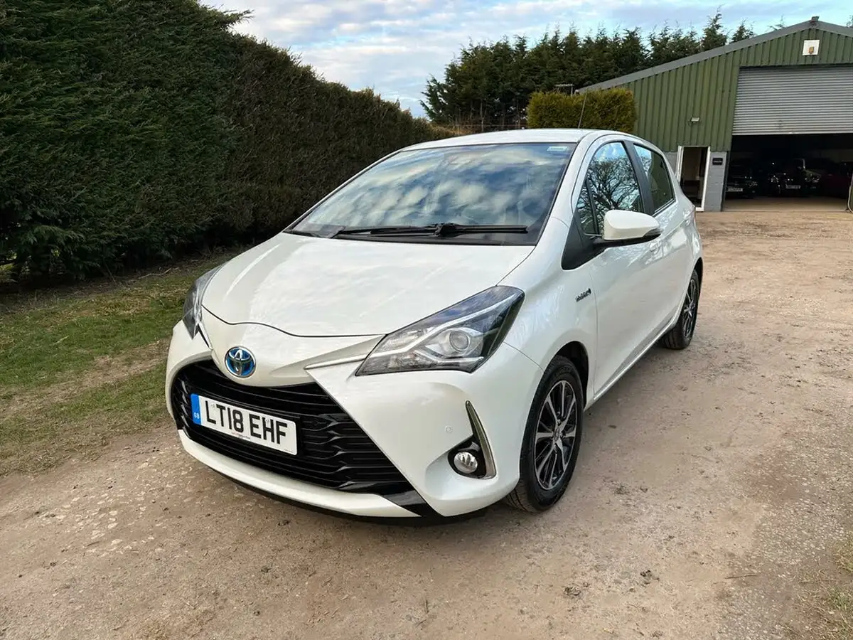 2018-toyota-yaris-15-vvt-i-icon-tech-98bhp-hybrid-1497cc-e-cvt-big-7