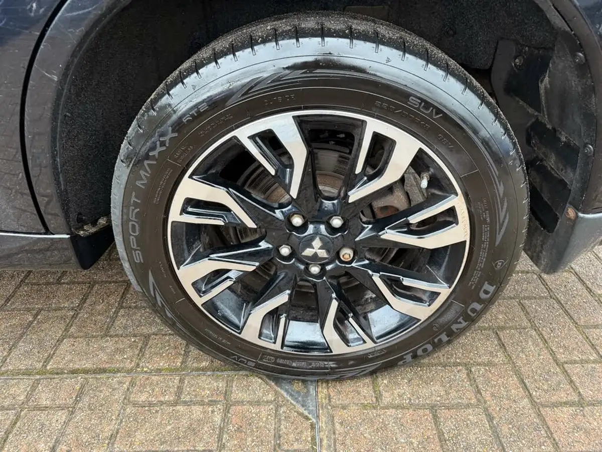 2018-mitsubishi-outlander-20-4h-phev-big-32
