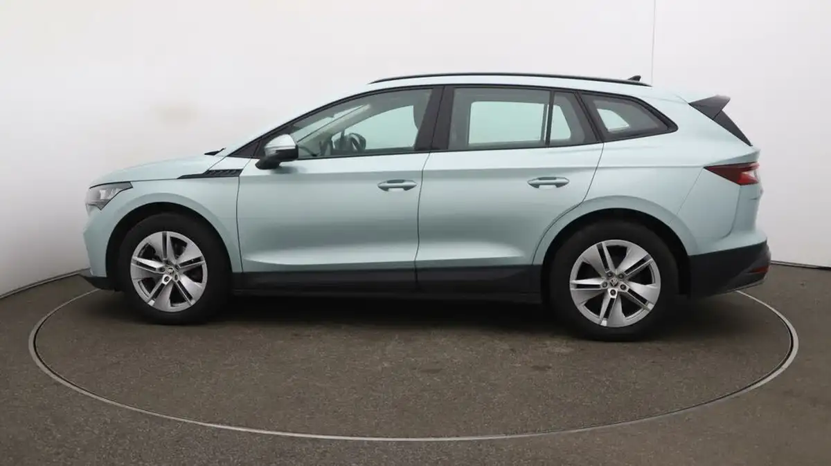 2023-skoda-enyaq-e-60-big-61